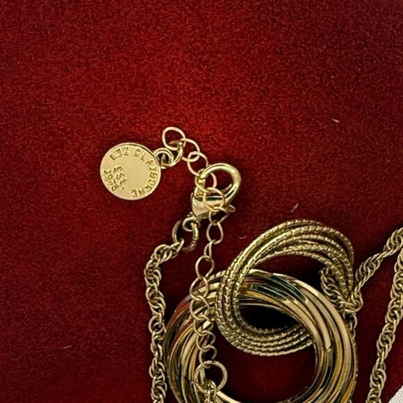 Liz Claiborne Textured Interlocking Rings Gold Tone Necklace 16 to 18 inch - Picture 3 of 9